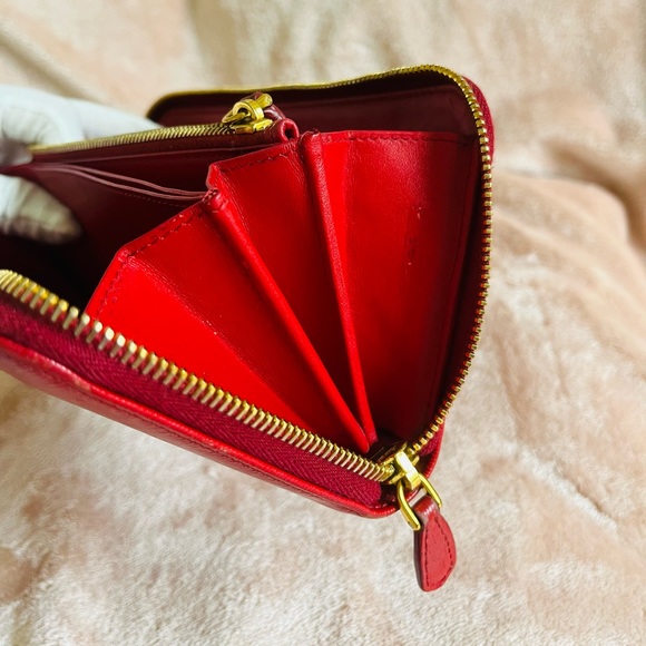 Prada Zip-Around Saffiano Leather - Picture 8 of 16